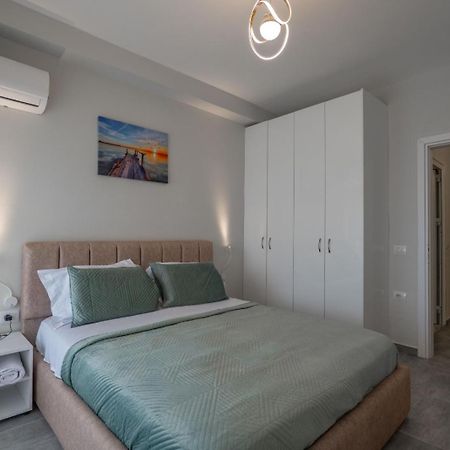 Esel Apartments Sarande Bagian luar foto