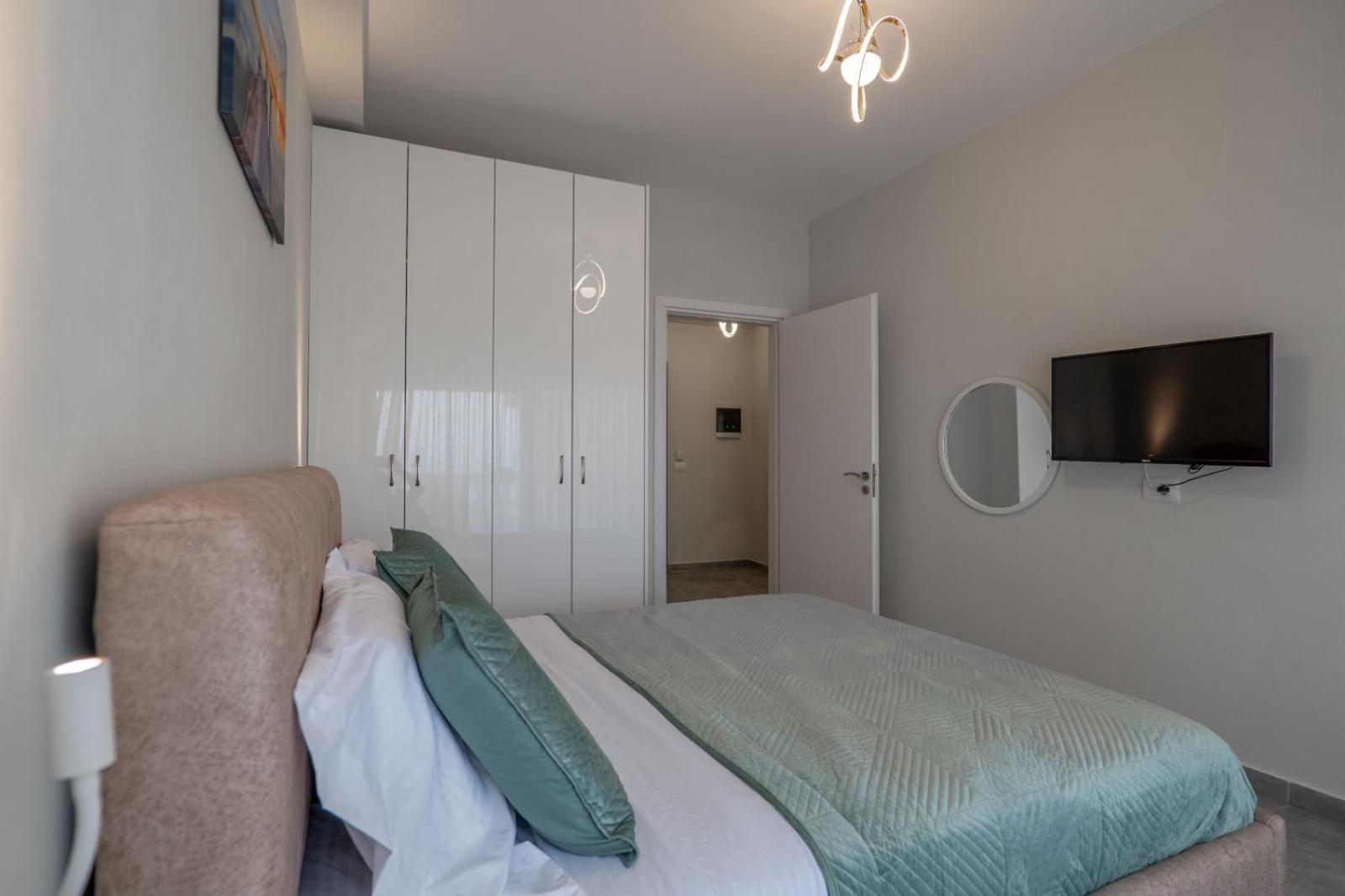 Esel Apartments Sarande Bagian luar foto