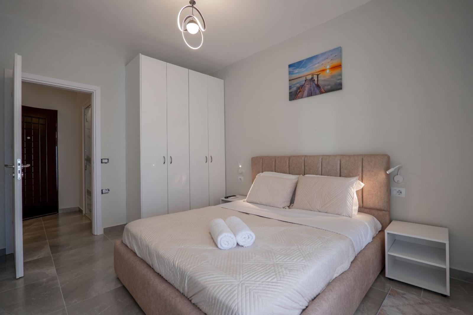 Esel Apartments Sarande Bagian luar foto