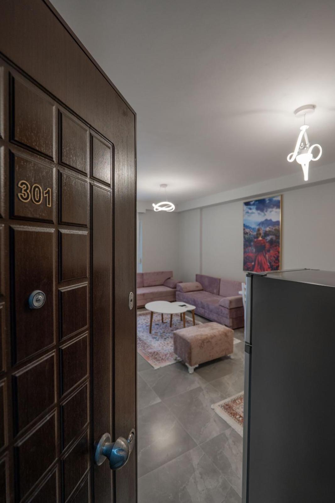 Esel Apartments Sarande Bagian luar foto