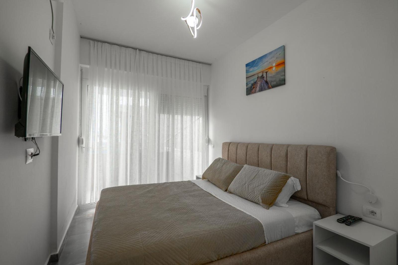 Esel Apartments Sarande Bagian luar foto