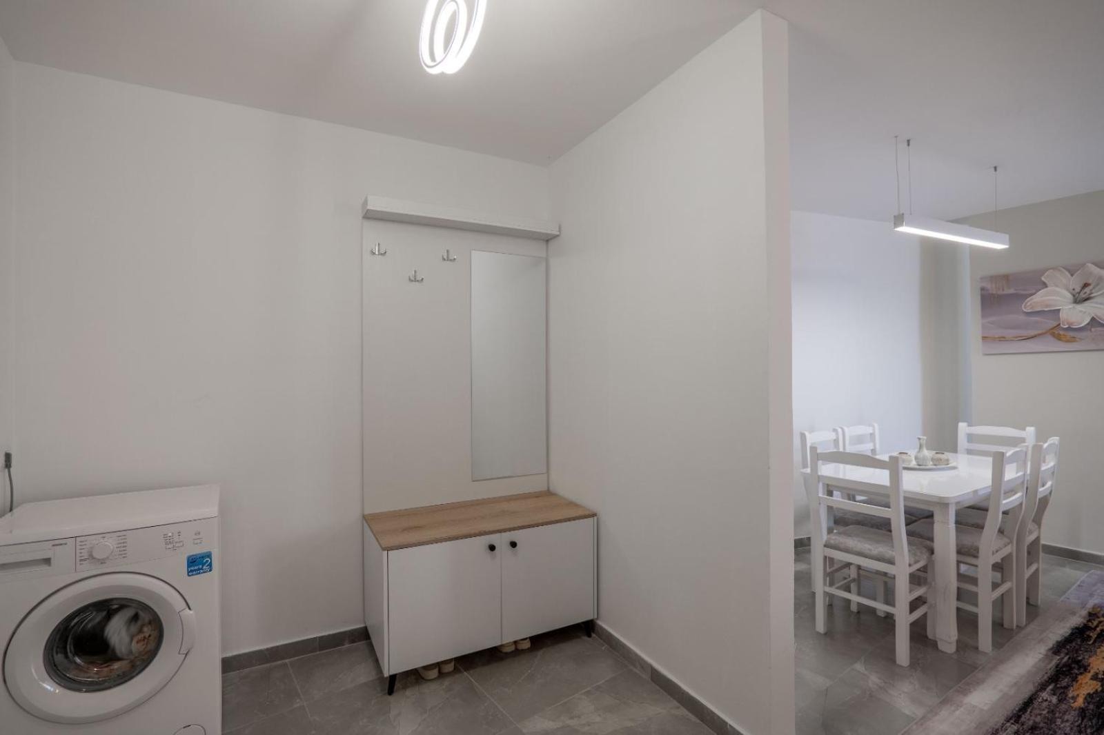 Esel Apartments Sarande Bagian luar foto