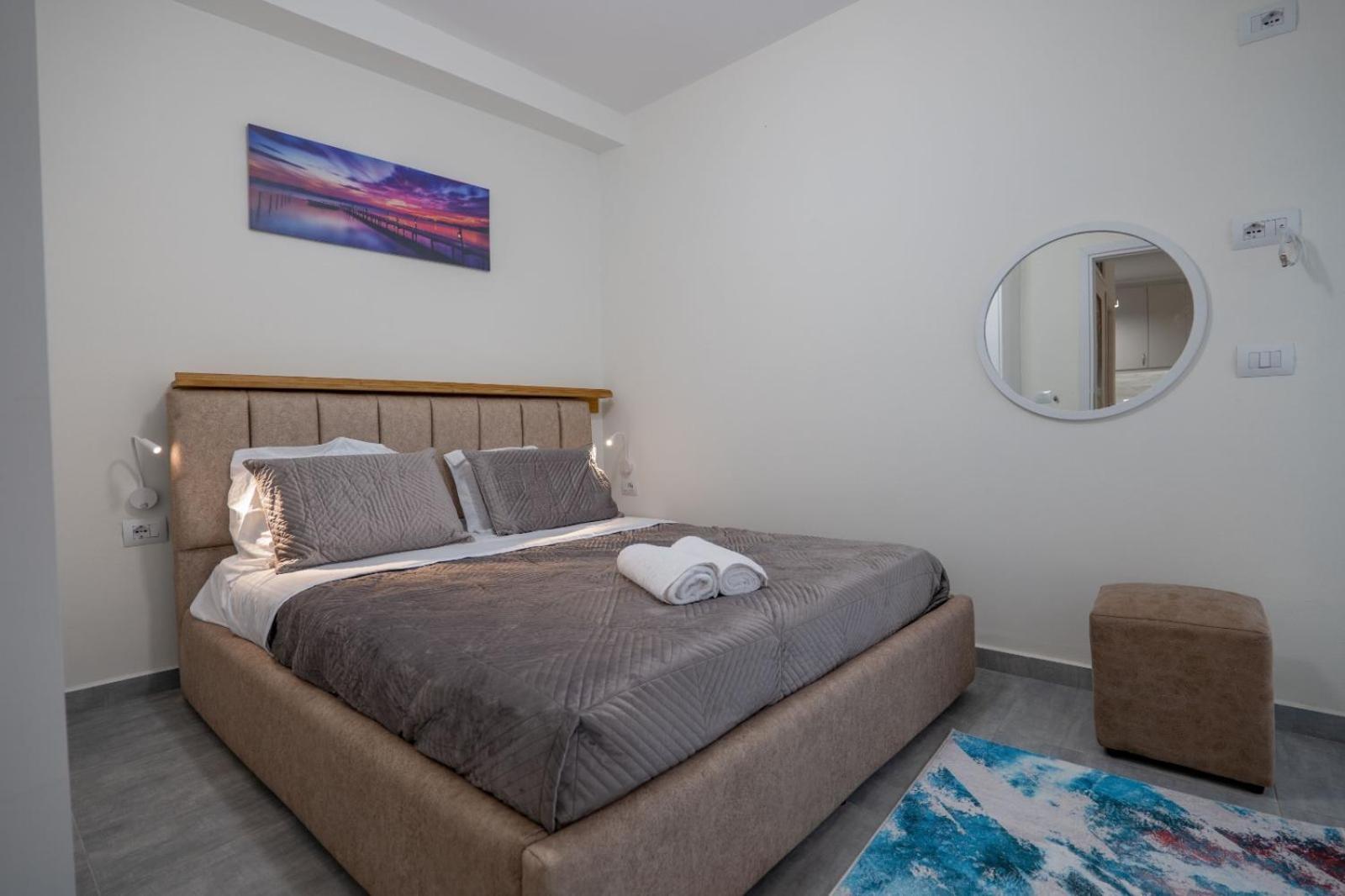 Esel Apartments Sarande Bagian luar foto