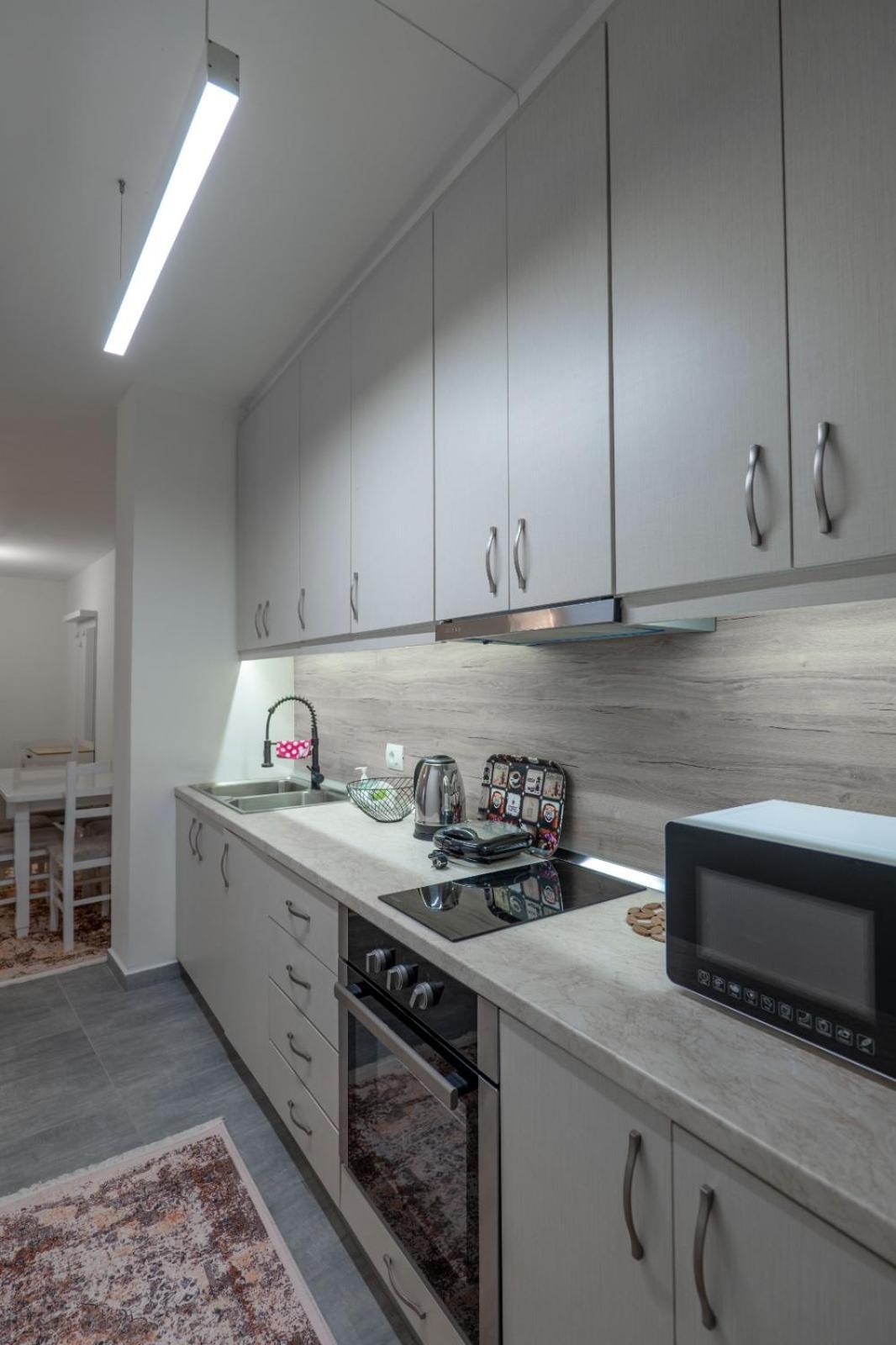 Esel Apartments Sarande Bagian luar foto