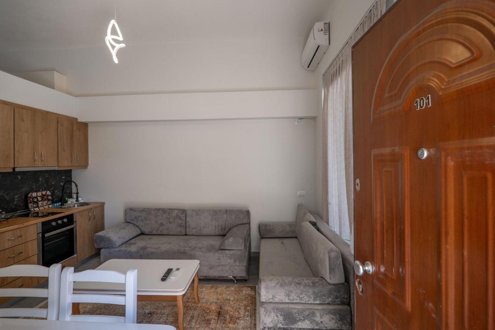 Esel Apartments Sarande Bagian luar foto