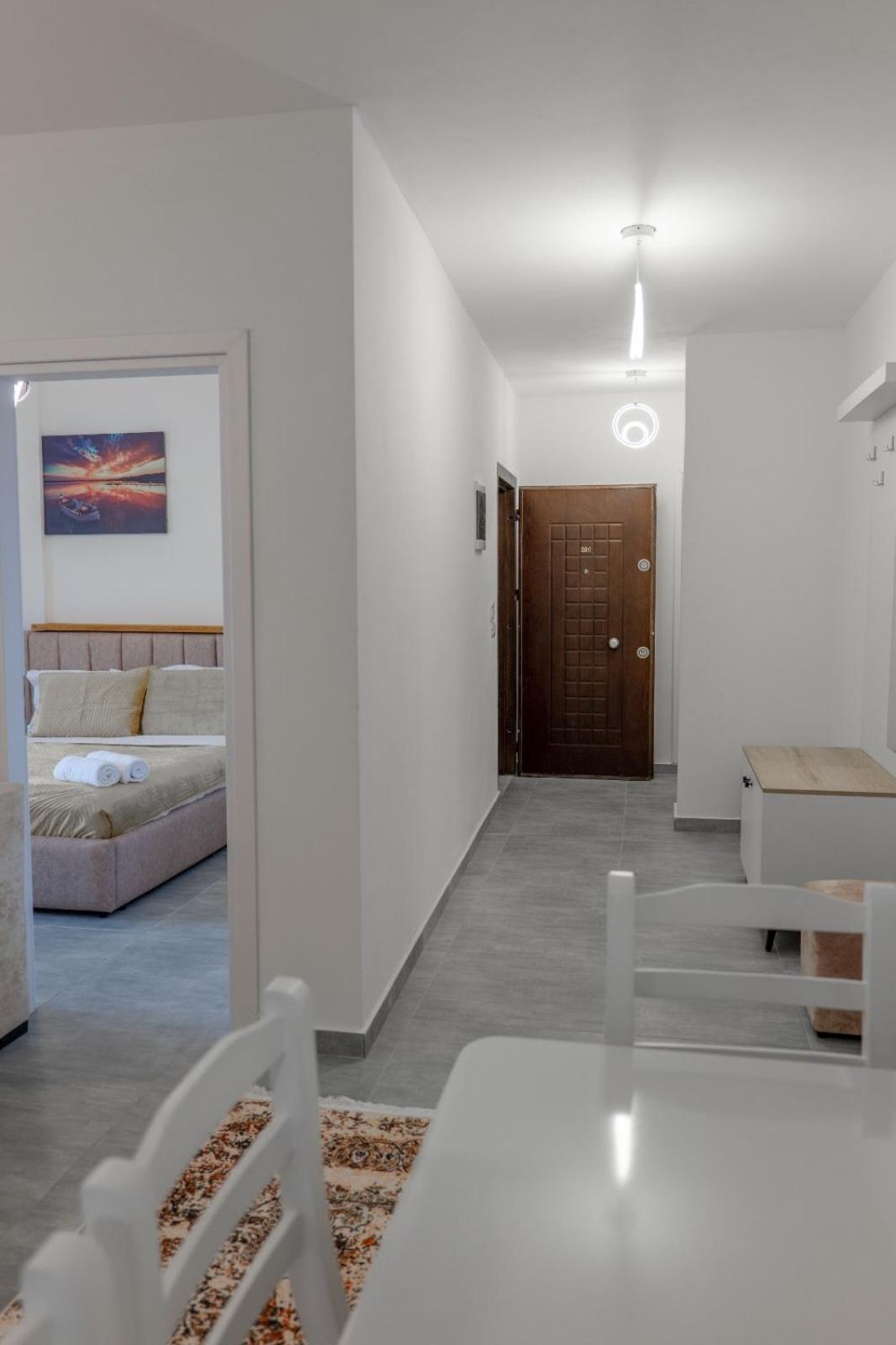 Esel Apartments Sarande Bagian luar foto