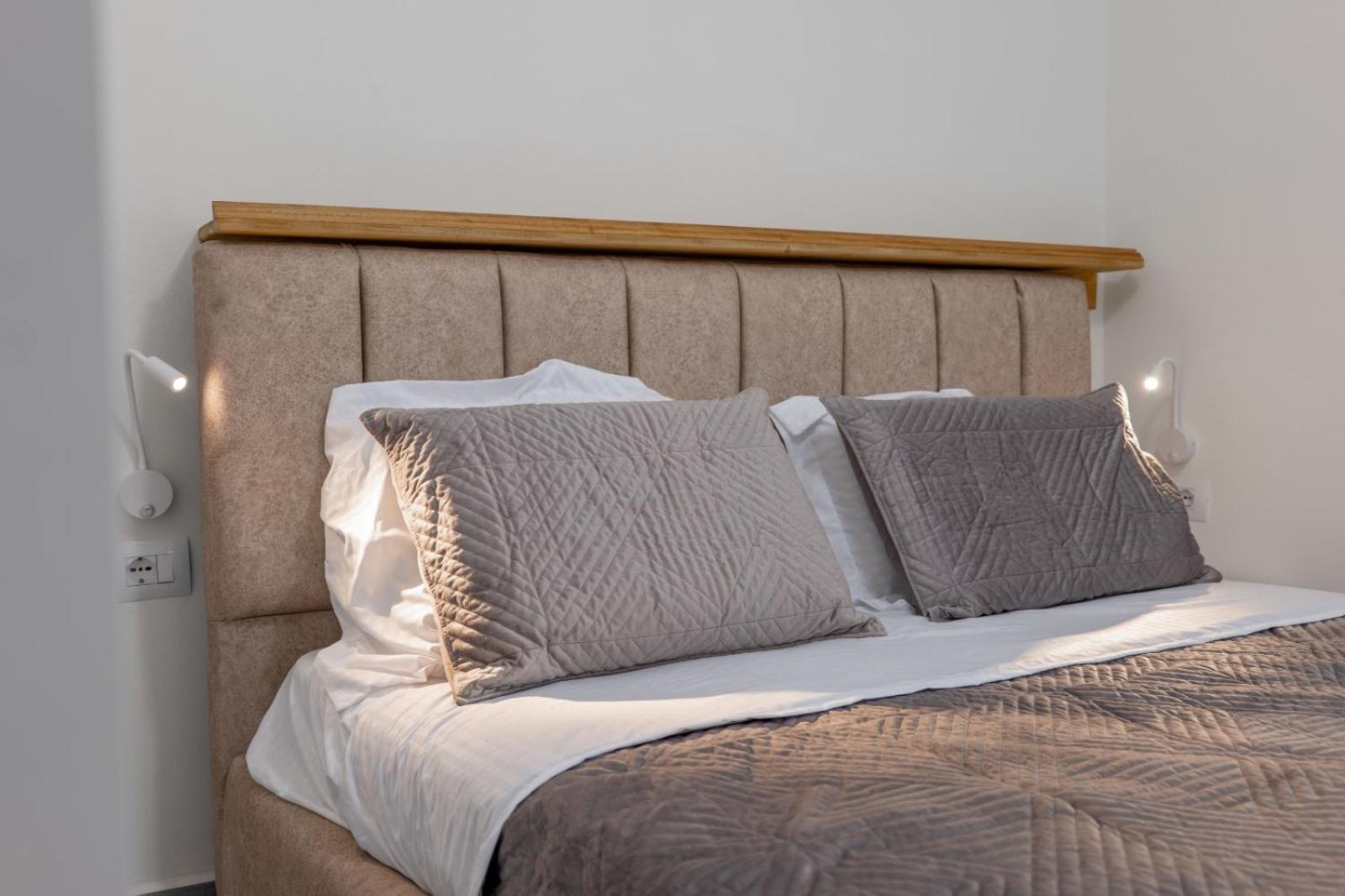 Esel Apartments Sarande Bagian luar foto