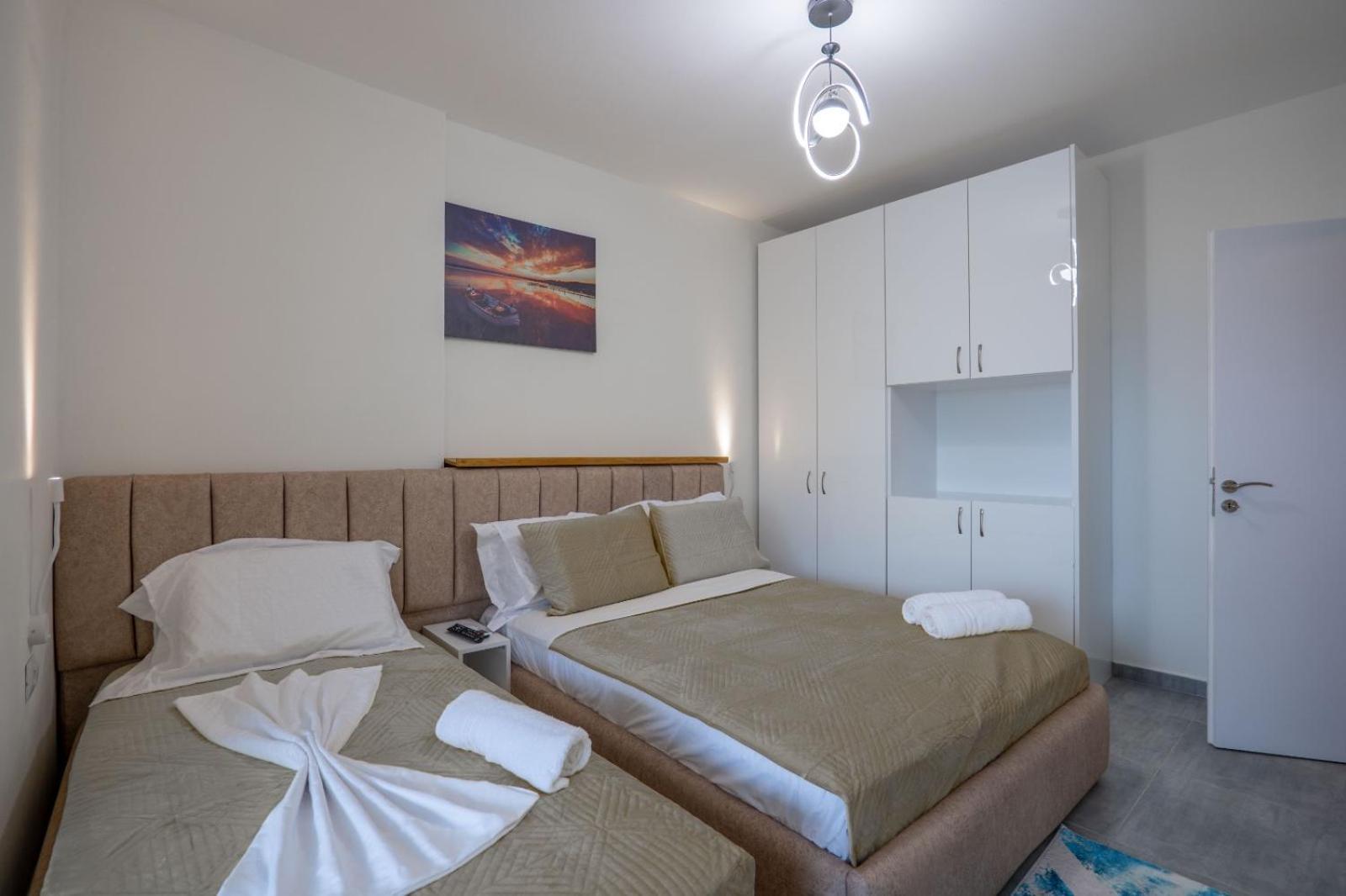 Esel Apartments Sarande Bagian luar foto