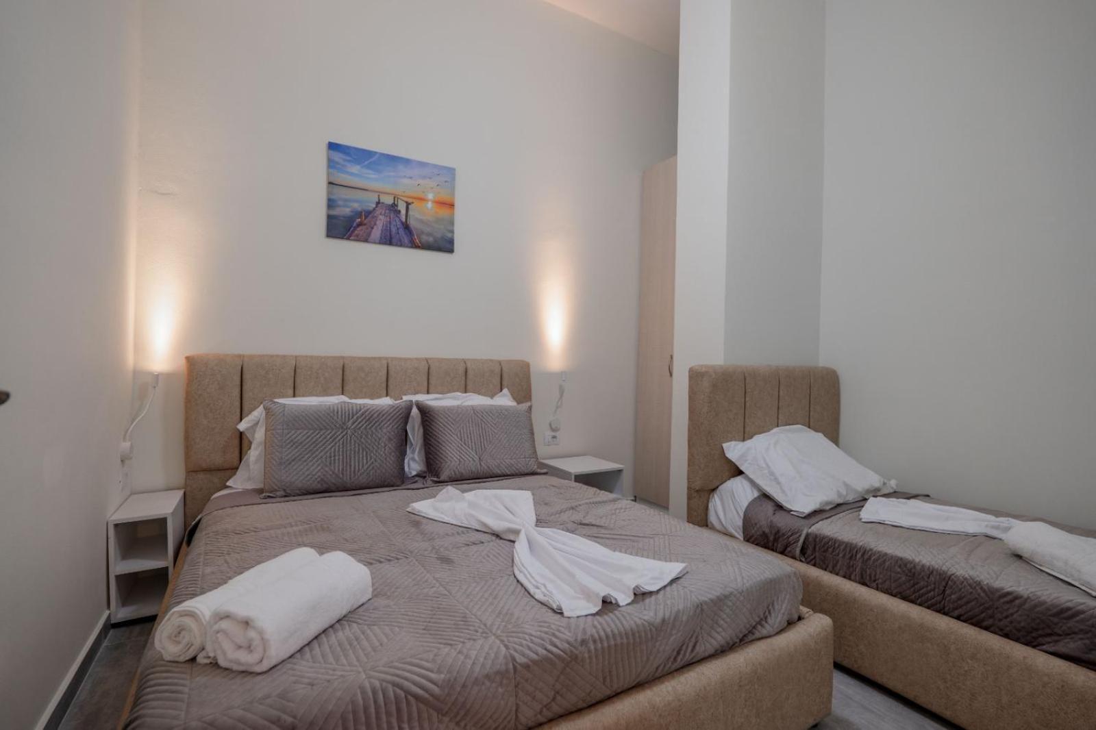 Esel Apartments Sarande Bagian luar foto