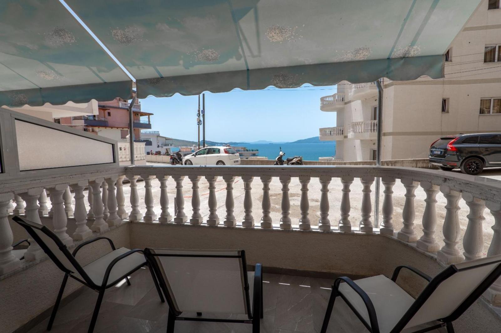 Esel Apartments Sarande Bagian luar foto
