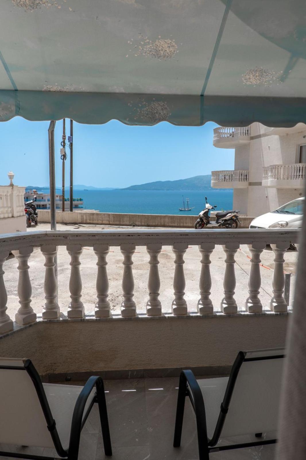 Esel Apartments Sarande Bagian luar foto